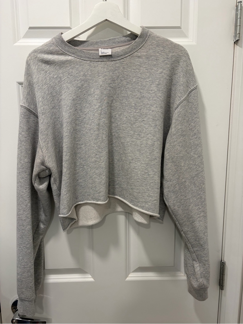 TNA Gray Cropped Raw-Hem Crewneck Sweatshirt